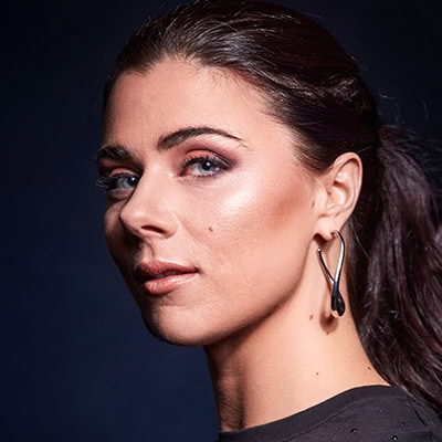 Laura van Dam